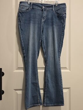 Apt. 9 Women's Medium Blue Flare Jeans 16